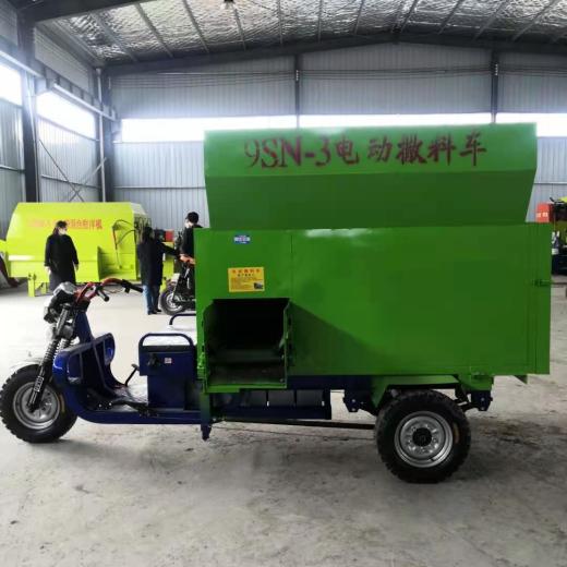 智能畜牧新利器 電動自動喂料車在牛羊馬養(yǎng)殖場的應(yīng)用與市場前景